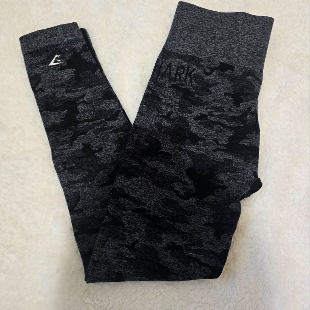 Gym shark leggings